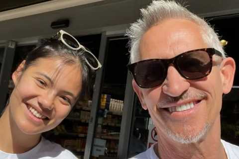 Tottenham fan Emma Raducanu poses for selfie with Gary Lineker ahead of Brit tennis star’s Wimbledon campaign