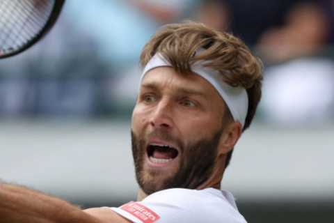 Liam Broady bows out of Wimbledon as Alex de Minaur finally sees off the Brit to move into fourth round for first time