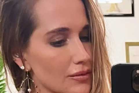 Ex-tennis star turned Playboy & OnlyFans model Ashley Harkleroad goes topless in revealing pic leaving followers stunned