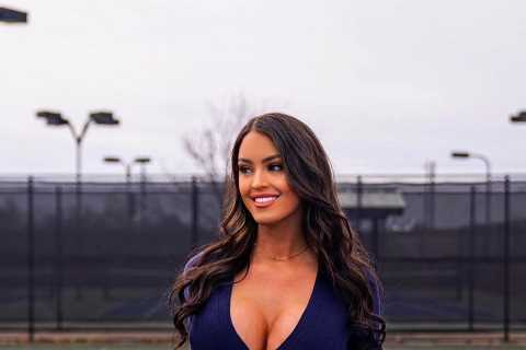 World’s sexiest tennis influencer Rachel Stuhlmann has fans hot under the collar with busty display in blue crop top