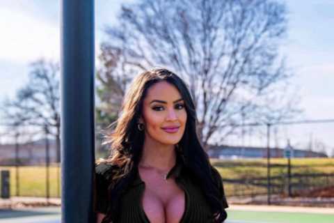 World’s sexiest tennis influencer Rachel Stuhlmann sends fans into meltdown with revealing on-court picture