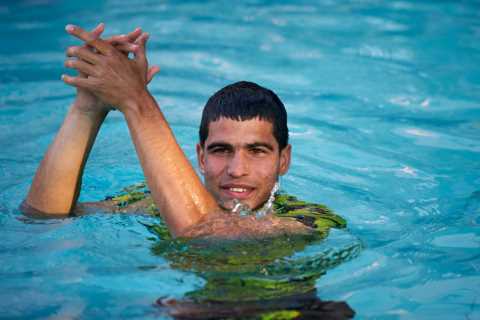 Watch tennis star Carlos Alcaraz dive into pool along with screaming ball girls after winning Barcelona Open