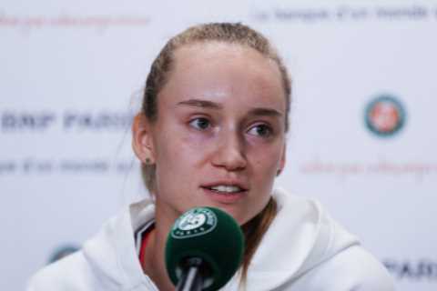 Wimbledon champion forced to suddenly withdraw from French Open moments before match over health fears