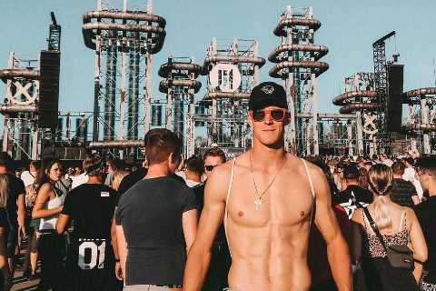 I’m a ripped Wimbledon wildcard – I eat an insane amount of food and dream of taking down Novak Djokovic