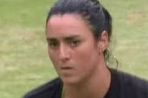 Ons Jabeur ‘kicked off’ Centre Court and sent back to changing rooms after finalist breaches Wimbledon protocol