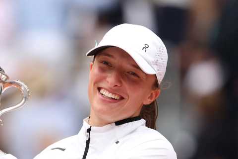 World No1 Iga Swiatek baffles tennis fans as she plays with TAPE over her mouth… but one reckons they know why