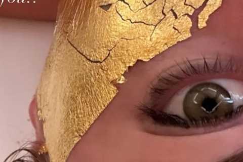 Former world's sexiest tennis star gives fans an eyeful as she poses in just a towel while getting 'golden facial'