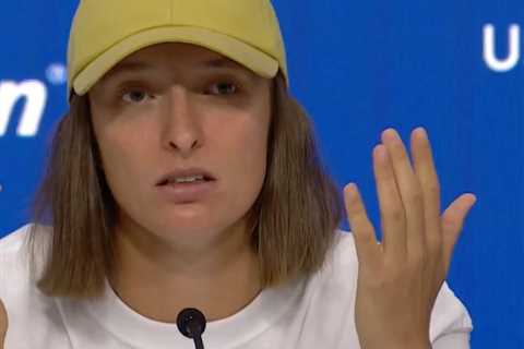 That Hair Bead Question Made Iga Swiatek's Brain Short-Circuit